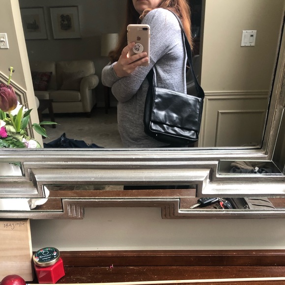 Beautiful leather Danier purse - Picture 12 of 12